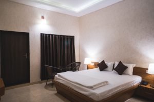 EXECUTIVE LAKE VIEW FLIG